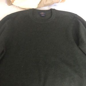 Sweater no pilling at all like brand new